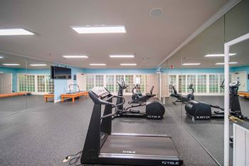 Fitness center w/ cardio equipement